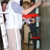 Le prince Willem-Alexander et la princesse Maxima des Pays-Bas ont aidé à rafraîchir les locaux du club de scouts Satoko Kitahara. Les  royaux néerlandais  ont payé de leur personne et montré l'exemple à  l'occasion de la  Journée du bénévolat aux Pays-Bas, le 16 mars 2012 !
