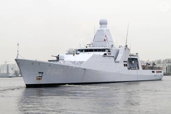 Le prince Willem-Alexander a embarqué à bord du HMS Holland le 14 mars 2012 pour escorter un artefact précieux au musée maritime de Greenwich.
