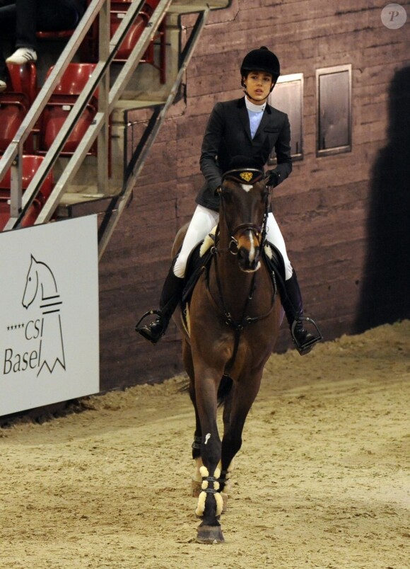 Charlotte Casiraghi sur son cheval, en janvier 2012