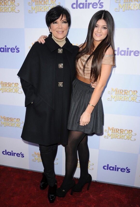 Kris et Kendall Jenner lors de la première de Mirror Mirror à Los Angeles le 17 mars 2012