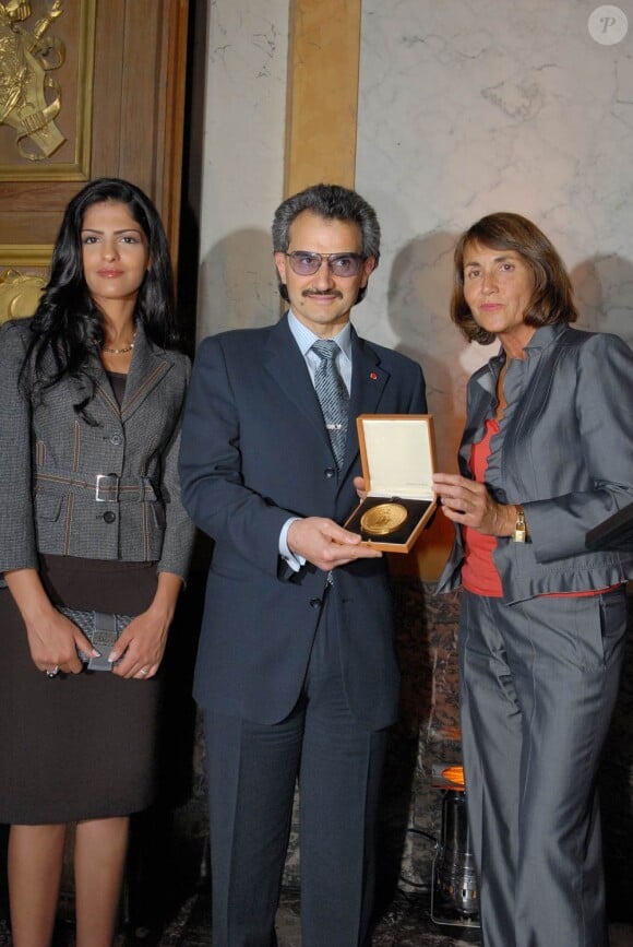 La princesse Ameerah Al-Taweel d'Arabie Saoudite accompagnait en 2007 son mari le prince Al-Waleed bin Talal au Louvre, à Paris, où il devait recevoir une médaille.
Elle a reçu le 8 mars 2012 à Dubai le Woman Personality of the Year 2012 lors des 11th Middle East Women Leaders Awards.