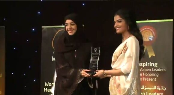 Agée de seulement 29 ans, la princesse Ameerah Al-Taweel d'Arabie Saoudite a reçu le 8 mars 2012 à Dubai le Woman Personality of the Year 2012 lors des 11th Middle East Women Leaders Awards.
