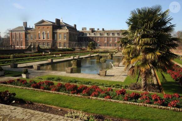 Les intérieurs et les jardins de Kensington Palace ont été rénovés pour le jubilé de diamant d'Elizabeth II, moyennant plus de 14 millions d'euros, et ouvriront au public le 26 mars 2012.