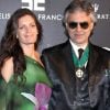 Andrea Bocelli et sa compagne Veronica Berti (photo : au gala de la fondation de Samuel Eto'o à Milan en mars 2011), en couple depuis 2002, ont eu le 21 mars 2012 une petite fille : Virginia.