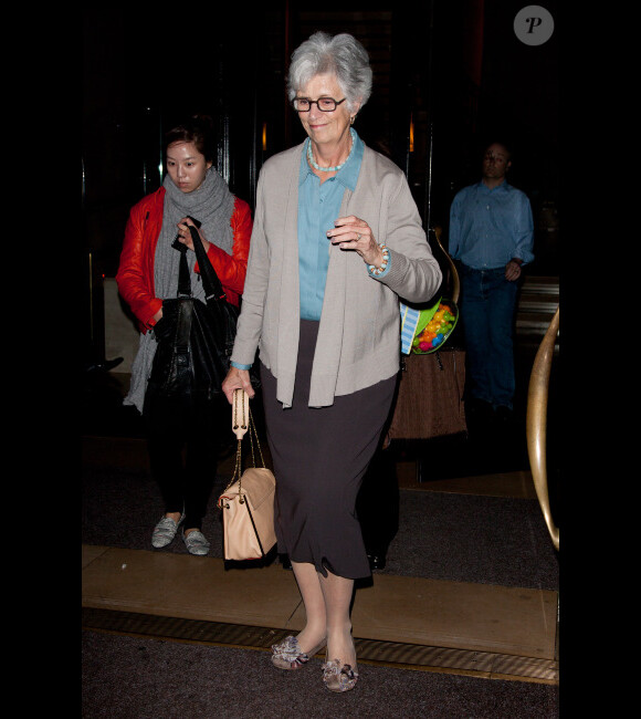 Katie Holmes, sa mère et sa fille Suri sortent d'un restaurant, le 21 mars 2012 à New York