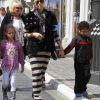 Heidi Klum, sa maman et ses filles Leni et Lou sont allées chercher Johan et Henry Samuel à leur cours de karaté avant de faire du shopping et de s'amuser, à Beverly Hills, le 24 mars 2012