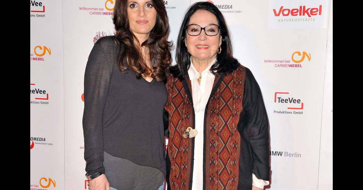 Qui Est La Sœur De Nana Mouskouri Nana Mouskouri et sa fille Lenou arrivent sur le plateau de l'émission