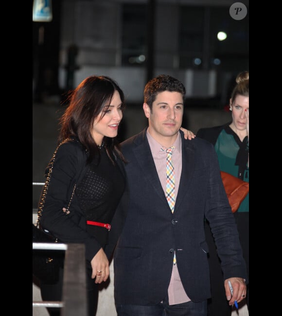 Jason Biggs et sa femme Jenny Mollen à l'avant-première d'American Pie 4 à Paris, le 26 mars 2012.