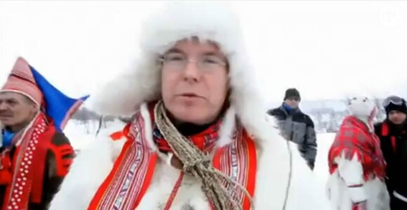 Le prince Albert en tenue de parfait Lapon dans la région de Kautokeino le 26 mars 2012, en visite en Laponie du 25 au 27.