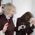 En visite sur le tournage de la série danoise The Killing, le 27 mars 2012 à Lynge, Camille Parker Bowles a été très intriguée par le pistolet factice de l'héroïne de la fiction, Sofie Grabol, et l'a manié, devant une princesse Mary (faussement) terrorisée ! 