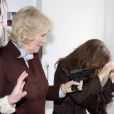 En visite sur le tournage de la série danoise The Killing, le 27 mars 2012 à Lynge, Camille Parker Bowles a été très intriguée par le pistolet factice de l'héroïne de la fiction, Sofie Grabol, et l'a manié, devant une princesse Mary (faussement) terrorisée ! 