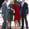 Le prince Charles et Camilla Parker Bowles accueillis par le prince Frederik et la princesse Mary de Danemark le 25 mars 2012 à l'aéroport de Copenhague, pour la dernière étape de leur tournée en Scandinavie en représentation de la reine Elizabeth II.