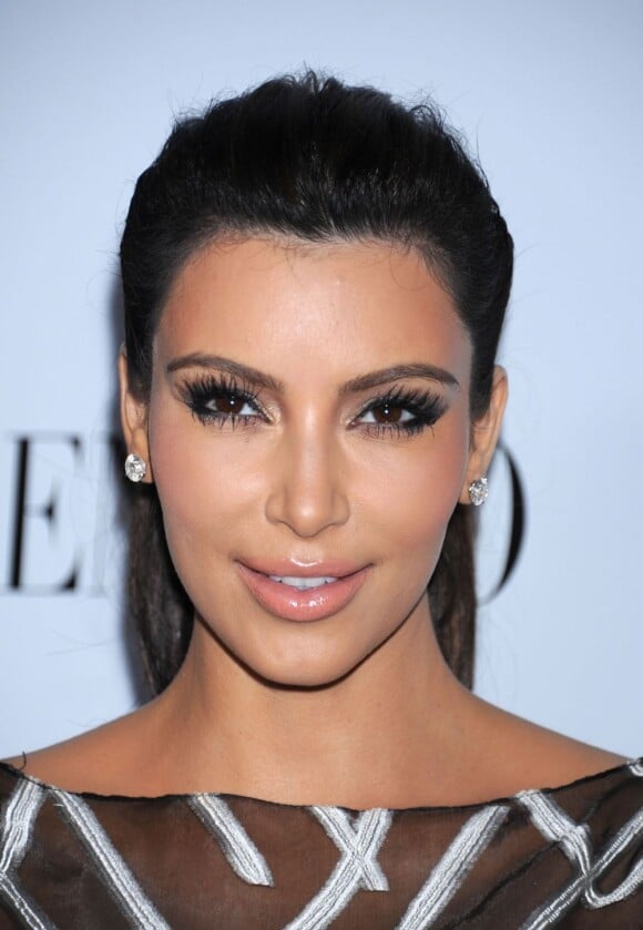 Kim Kardashian lors de l'ouverture de la nouvelle boutique Valentino sur Rodeo Drive à Beverly Hills, le 27 mars 2012.