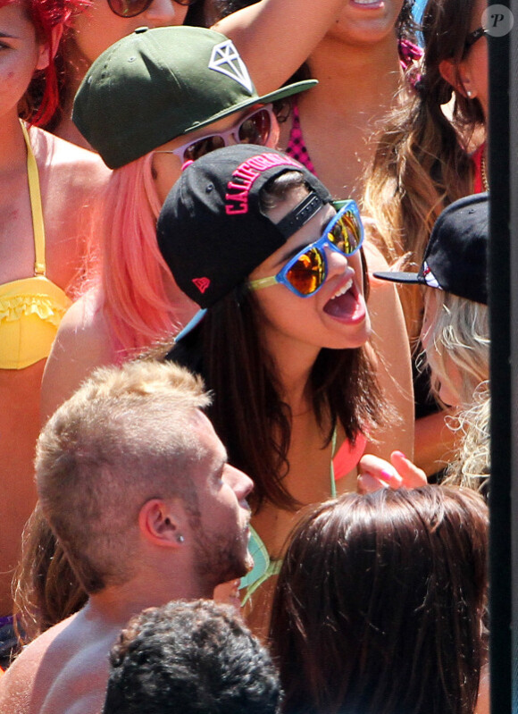 Selena Gomez sur le tournage de Spring Breakers, en Floride, le mercredi 28 mars 2012.