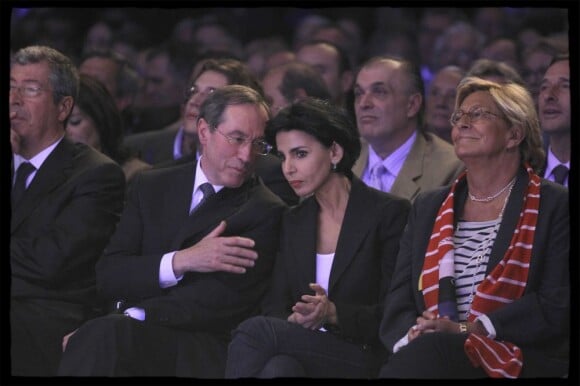 Rachida Dati entourée de Claude Guéant et Isabelle Balkany lors d'une réunion publique de l'UMP à Levallois. Le 28 mars 2012