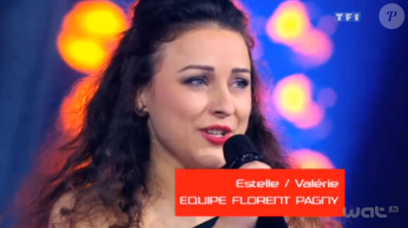 Estelle très étonnante pendant son Battle contre Valérie Delgado dans la bande-annonce de The Voice, samedi 31 mars 2012 sur TF1