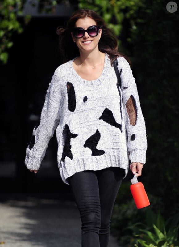 Kate Walsh, rayonnante, quitte un salon de beauté à Los Angeles, le 29 mars 2012