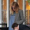 Sienna Miller enceinte et radieuse à Londres, le 30 mars 2012.