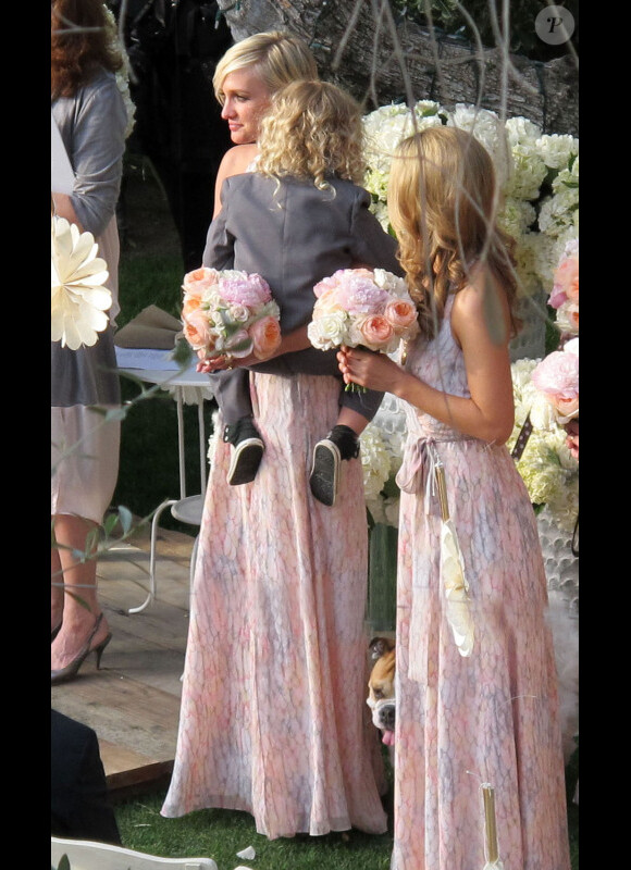 Jessica Simpson en demoiselle d'honneur lors du mariage de son assistante Lauren, à Los Angeles, le dimanche 25 mars 2012.