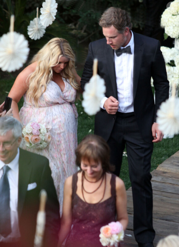 Jessica Simpson en demoiselle d'honneur lors du mariage de son assistante Lauren, à Los Angeles, le dimanche 25 mars 2012.
