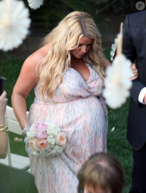 Jessica Simpson en demoiselle d'honneur lors du mariage de son assistante Lauren, à Los Angeles, le dimanche 25 mars 2012.