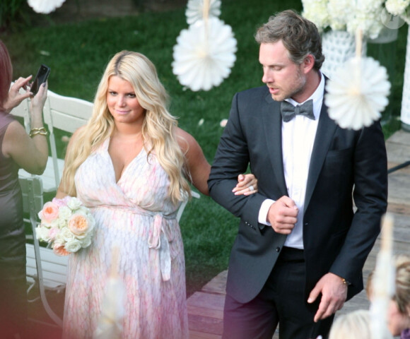 Jessica Simpson en demoiselle d'honneur lors du mariage de son assistante Lauren, à Los Angeles, le dimanche 25 mars 2012.
