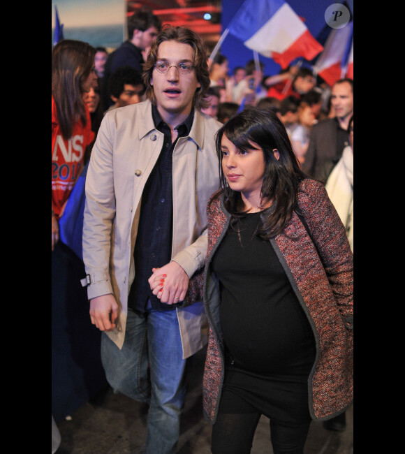 Jean Sarkozy et sa femme Jessica le 31 mars 2012 à Paris pour un meeting avec les Jeunes de l'UMP