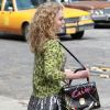 AnnaSophia Robb dans un look coloré sur le tournage de The Carrie Diaries à New York. Le 1er avril 2012