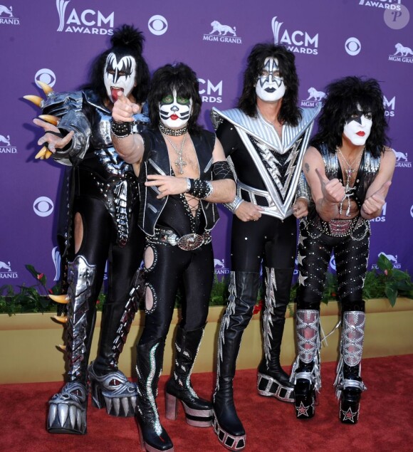 Kiss lors de la 47e cérémonie des American of Country Music (ACM) Awards, qui s'est déroulée le 1er avril 2012 au MGM Grand Garden Arena de Las Vegas.