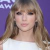 Taylor Swift, superbe pour son sacre comme Entertainer de l'année lors de la 47e cérémonie des American of Country Music (ACM) Awards, qui s'est déroulée le 1er avril 2012 au MGM Grand Garden Arena de Las Vegas.
