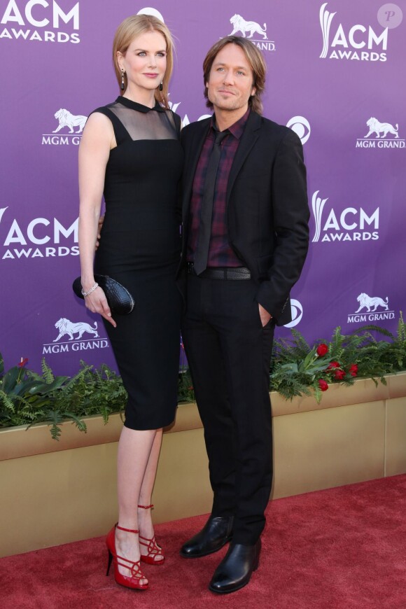 Nicole Kidman plus complices et amoureux que jamais sur le tapis rouge de la 47e cérémonie des American of Country Music (ACM) Awards, qui s'est déroulée le 1er avril 2012 au MGM Grand Garden Arena de Las Vegas.