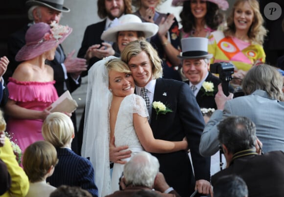 Chris Hemsworth et Olivia Wilde se marient sur le tournage de Rush de Ron Howard, le 2 avril 2012 à Londres.