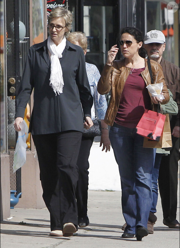 Jane Lynch et sa femme Lara Embry se sont rendues au centre de l'artisanat à Los Angeles le 24 mars 2012