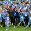 Michelle Obama entourée d'enfants pour la campagne Let's Move en 2011