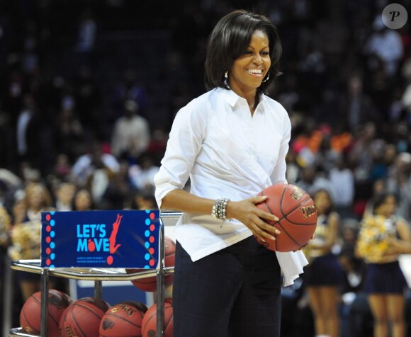 Avec un frère entraîneur de basket, Michelle Obama a une vraie passion pour le sport !