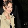 Natalie Portman à la sortie de son hôtel parisien le 3 avril au soir se rend au dîner Dior.