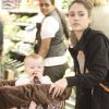 Jessica Alba en pleine séance courses à Los Angeles avec sa fille Haven le 4 avril 2012