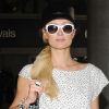 C'est une lumineuse Paris Hilton qui débarque à Los Angeles après son passage en Australie. Le 4 avril 2012.