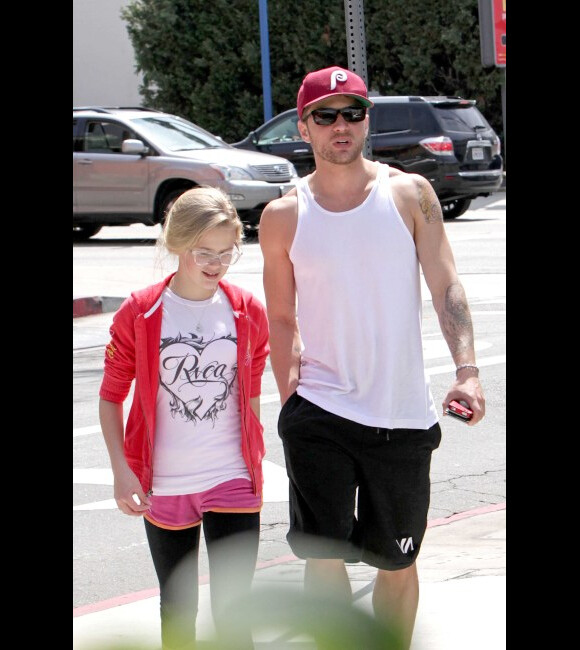 Ryan Phillippe avec sa fille Ava, complices, à Los Angeles, le 29 mars 2012