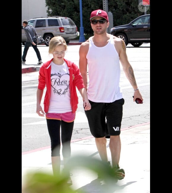 Ryan Phillippe et sa fille Ava, 12 ans, se baladent à Los Angeles, le 29 mars 2012