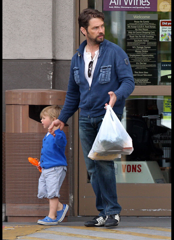 Jason Priestley et son fils Dashiell Orson le 12 avril 2012 à Burbank