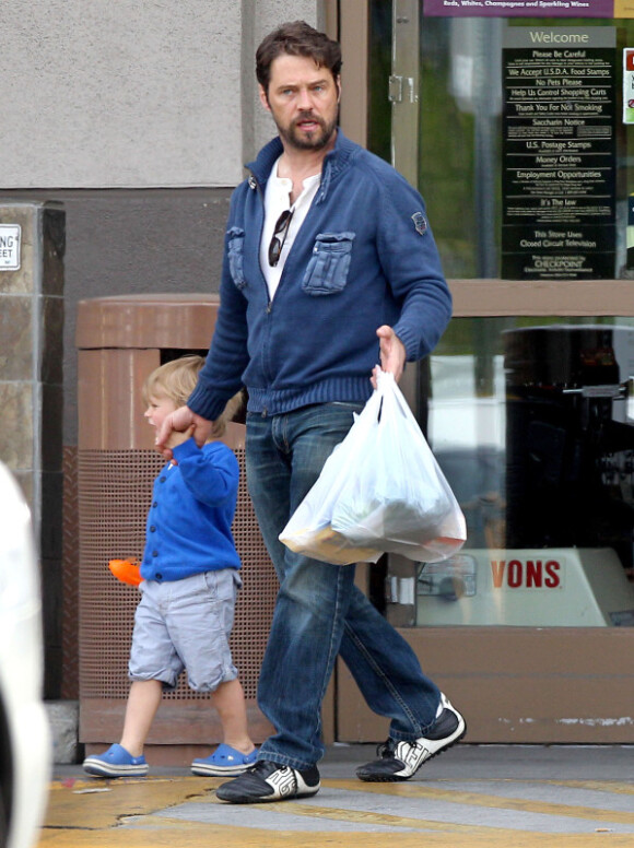 Jason Priestley et son fils Dashiell Orson le 12 avril 2012 à Burbank