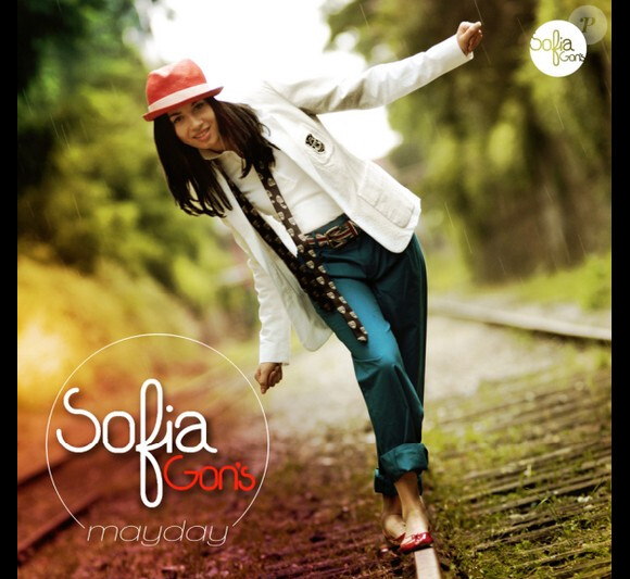 La chanteuse Sofia Gon's devait sortir son album Le marché des insolites à l'automne 2011. Mayday en est le premier extrait.