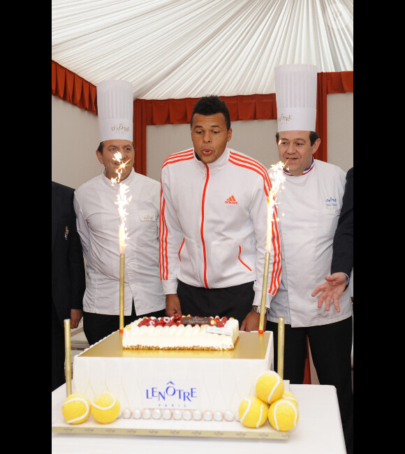 Jo-Wilfried Tsonga le 17 avril 2012 à Monte Carlo célèbre ses 27 ans