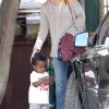 Sandra Bullock va chercher son fils Louis à l'école le 19 avril 2012 à Los Angeles