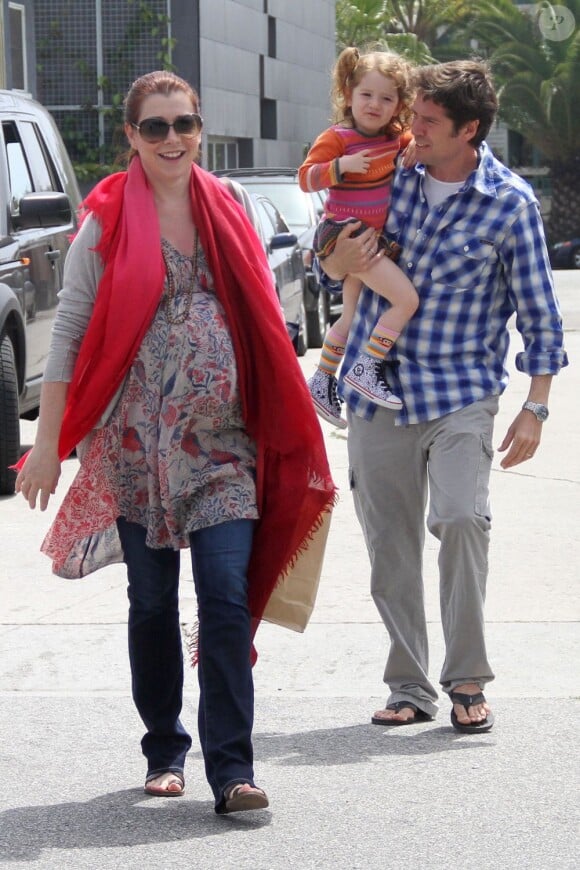 Alyson Hannigan enceinte, passe du temps en famille dans le quartier de Venice à Los Angeles. Le 19 avril 2012.