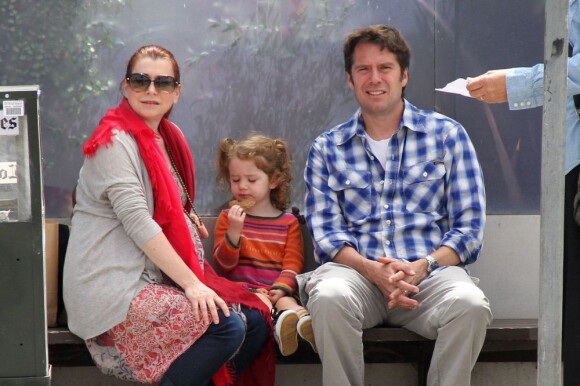 Alyson Hannigan enceinte, surprise dans le quartier de Venice avec mari et enfant au cours d'un après-midi shopping. Le 19 avril 2012.