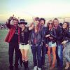 Johnny et Laeticia avec leur bande de copains au Festival de Coachella le 14 avril 2012