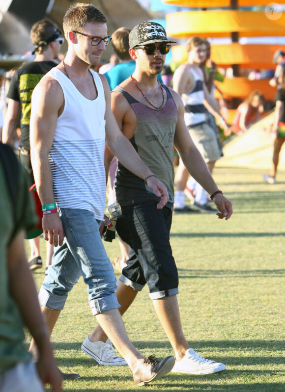 Joe Jonas assiste au festival de Coachella, à Indio, le vendredi 20 avril 2012.