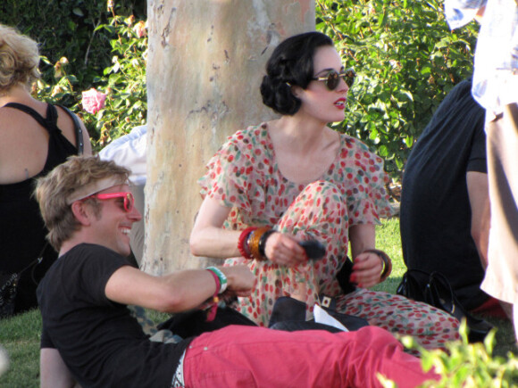 Dita Von Teese assiste au festival de Coachella, à Indio, le samedi 21 avril 2012.